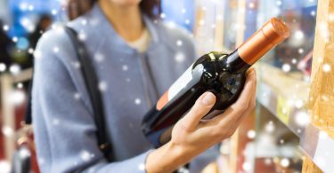 Pourquoi opter pour une estimation en ligne de vos bouteilles de vin ?