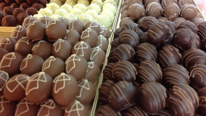 Quelles sont les spécialités de la Maison Girard chocolatier à Paris ?